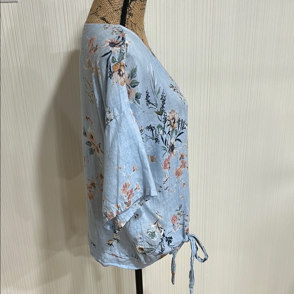 Chic Light Blue Linen Floral Blouse Made in Italy - Picture 5 of 10